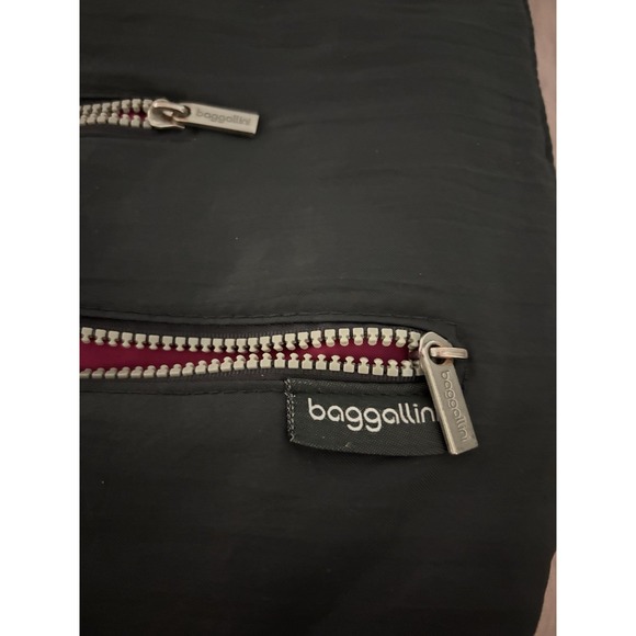 Baggallini Crossbody Bag Purse Gray Nylon Multi Pocket Zipper Pink Interior‎ - Picture 1 of 11